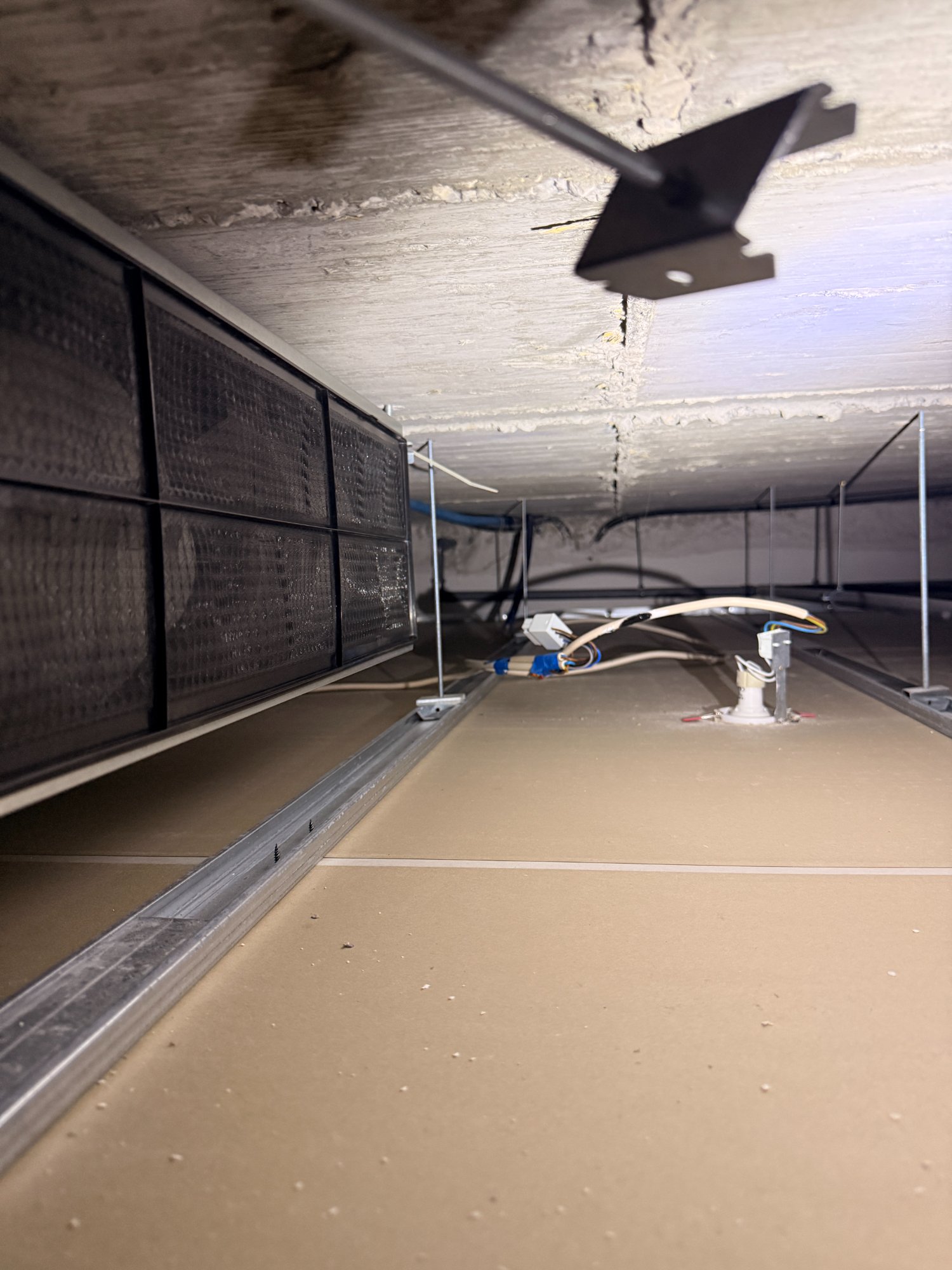 Abhangdecken-Hohlraum